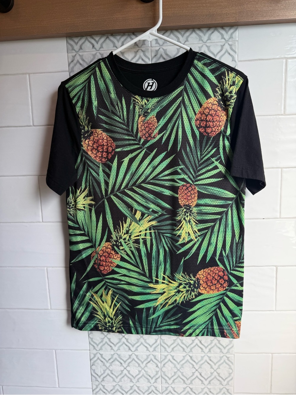 Hybrid & company Black Tee with Green Palm Leaves and Orange Pineapples